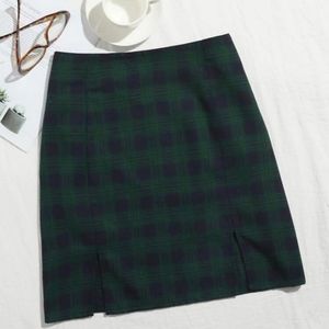NWOT Plus M-slit plaid skirt